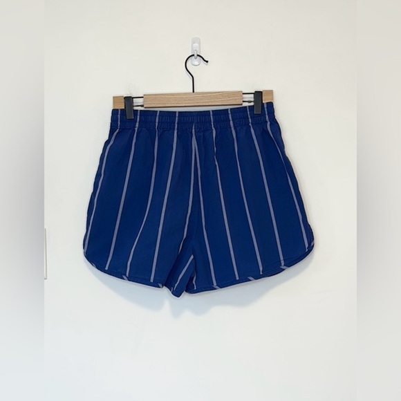 Madewell Crinkle Cotton Dolphin-Hem Shorts , sz medium - Picture 4 of 10